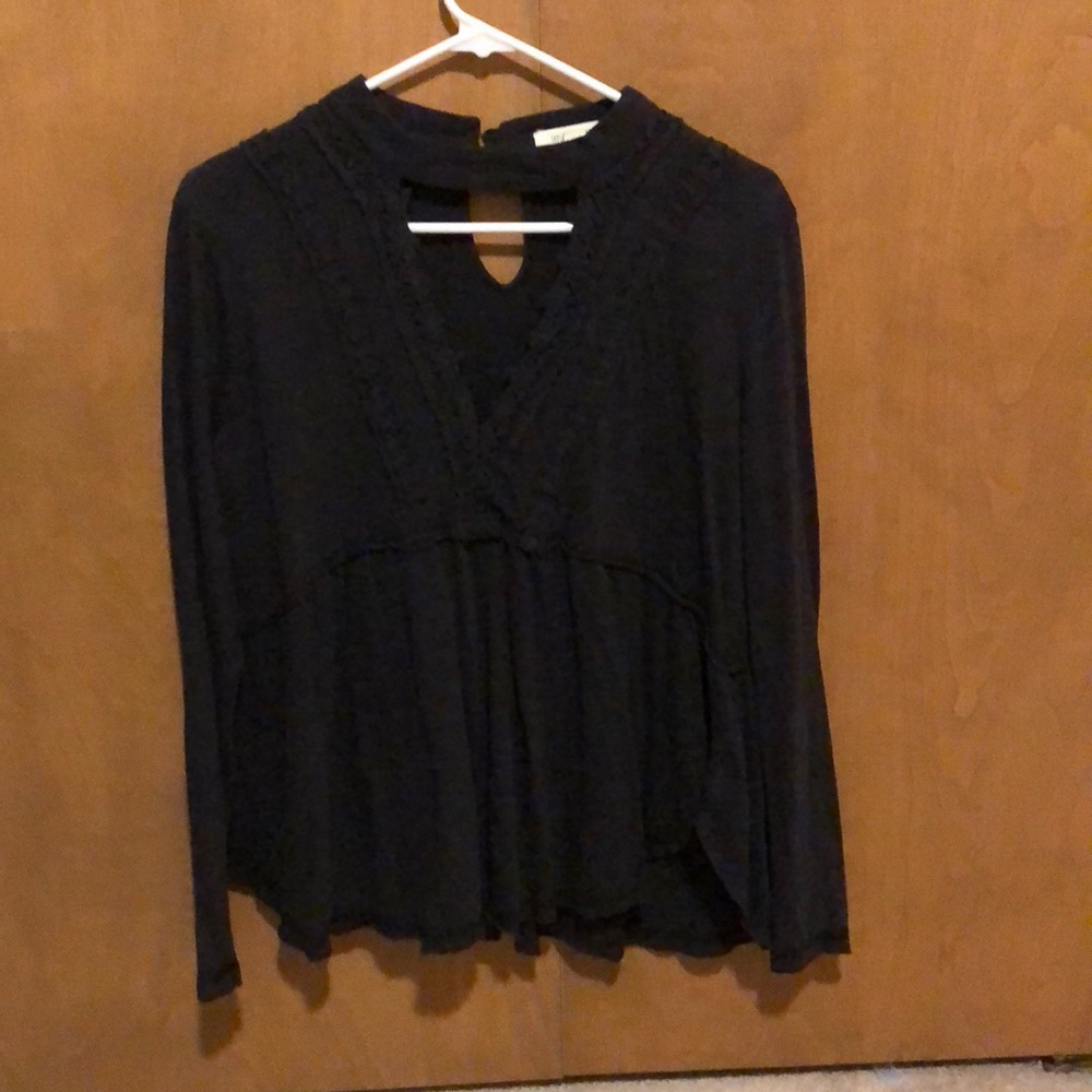 Low-Cut Long Sleeve Blouse